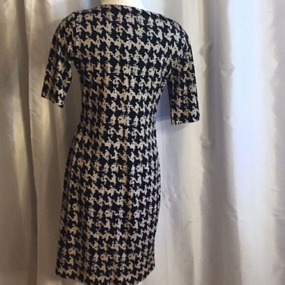 V neck dress in size 6 by RONNI NICOLE in black & tan - Picture 9 of 13